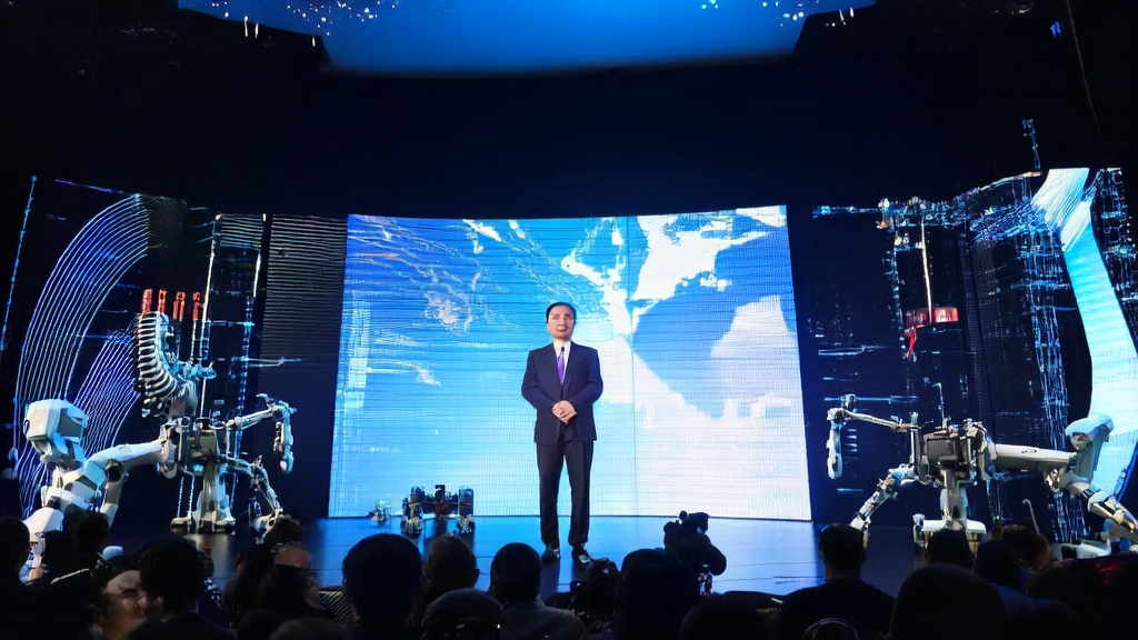 黄仁勋在链博会上发表演讲，展示AI技术如何助力外贸企业实现精准获客