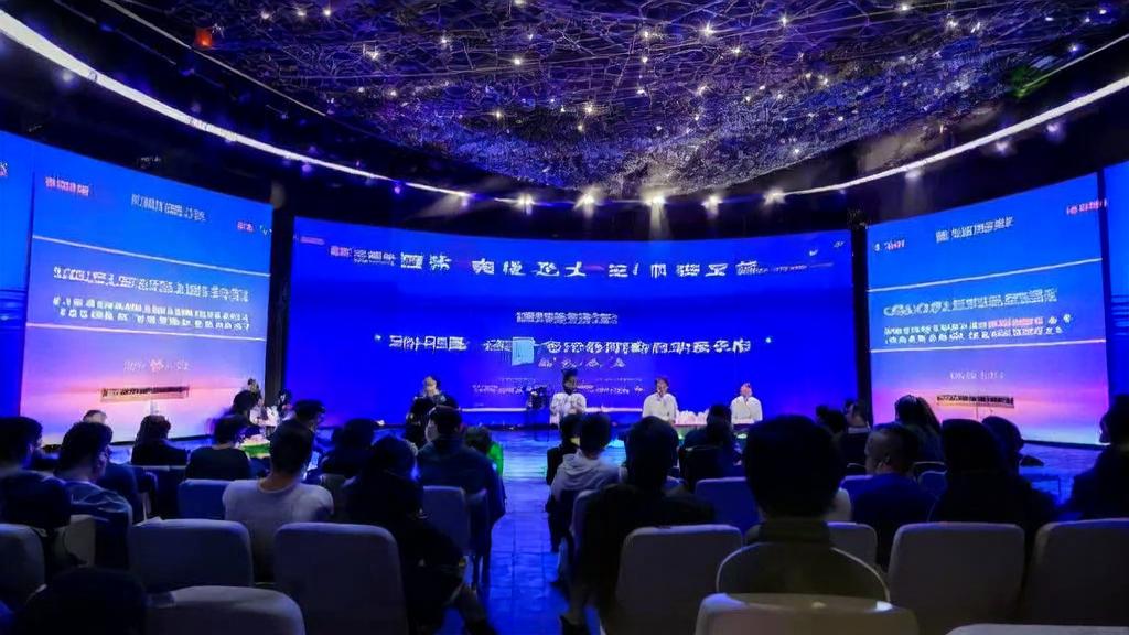 商汤科技发布AI赋能的个性化营销工具，吸引众多观众参与体验。